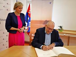 podpis ministr