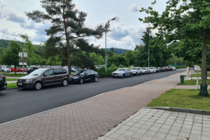 Špatné parkování v areálu